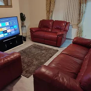  Apartment Cheerful 2-bedroom With Off Street Parking United Kingdom